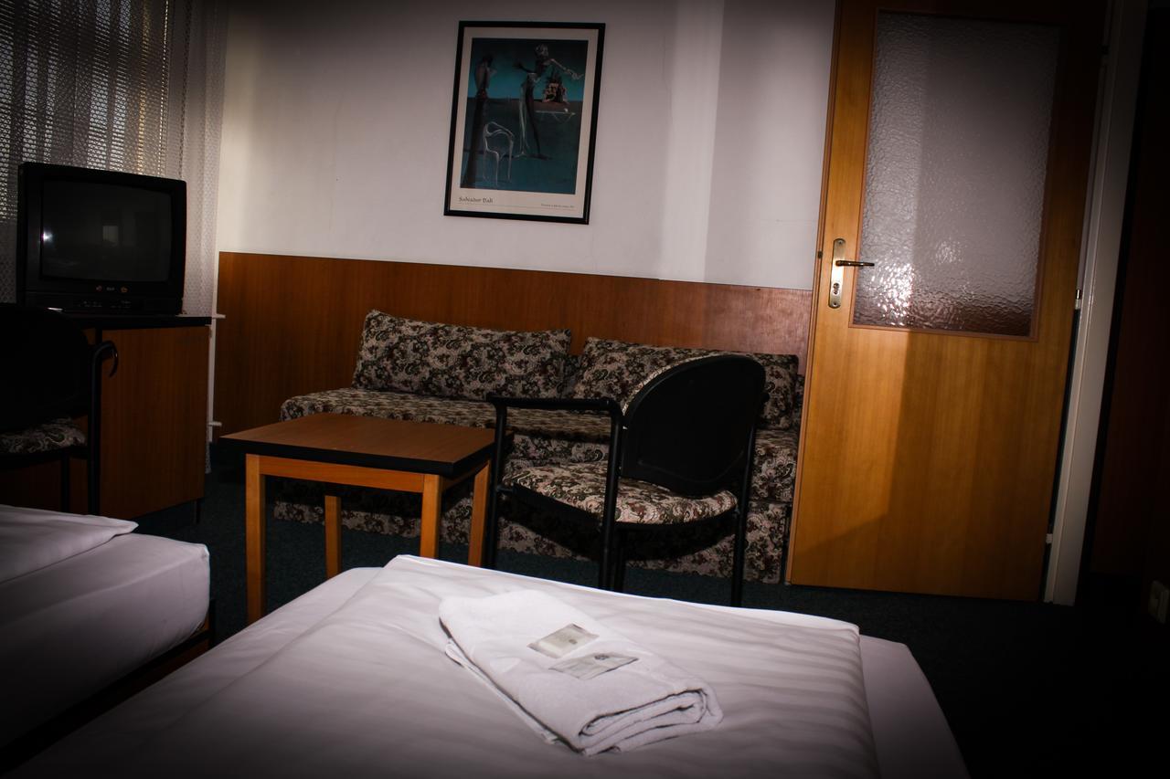 Uherské Hradiště Hotel Morava المظهر الخارجي الصورة