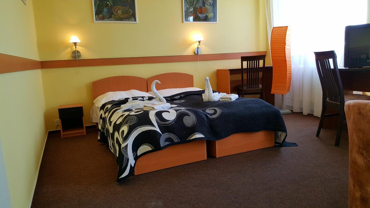 Uherské Hradiště Hotel Morava المظهر الخارجي الصورة